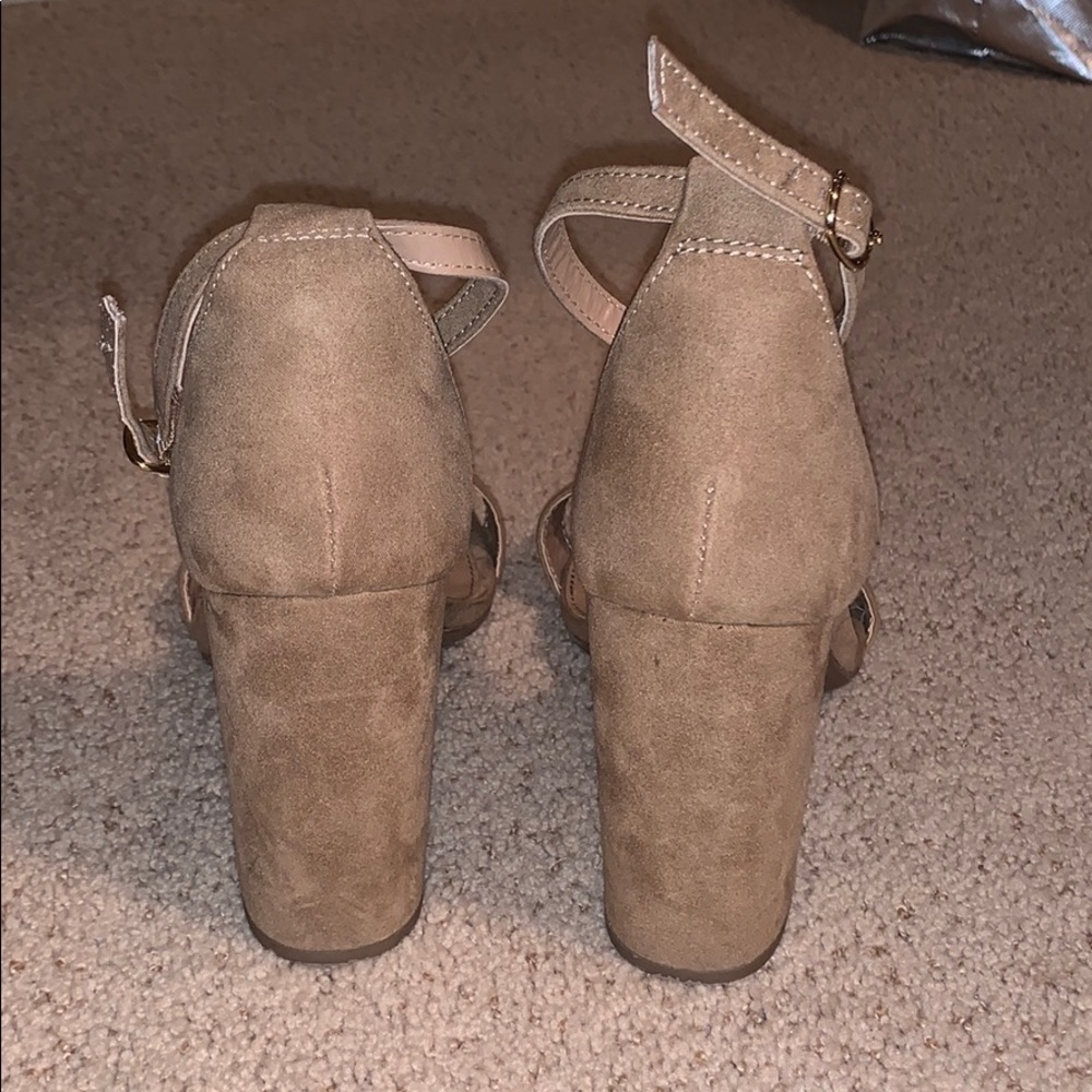 Heels - Picture 3 of 3